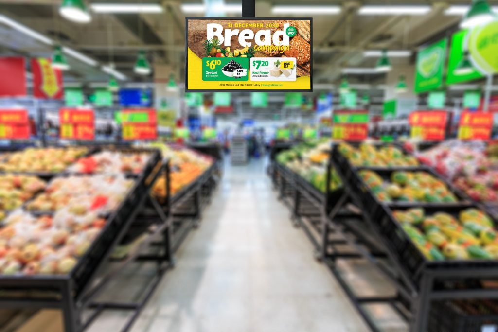 digital signage in supermarket